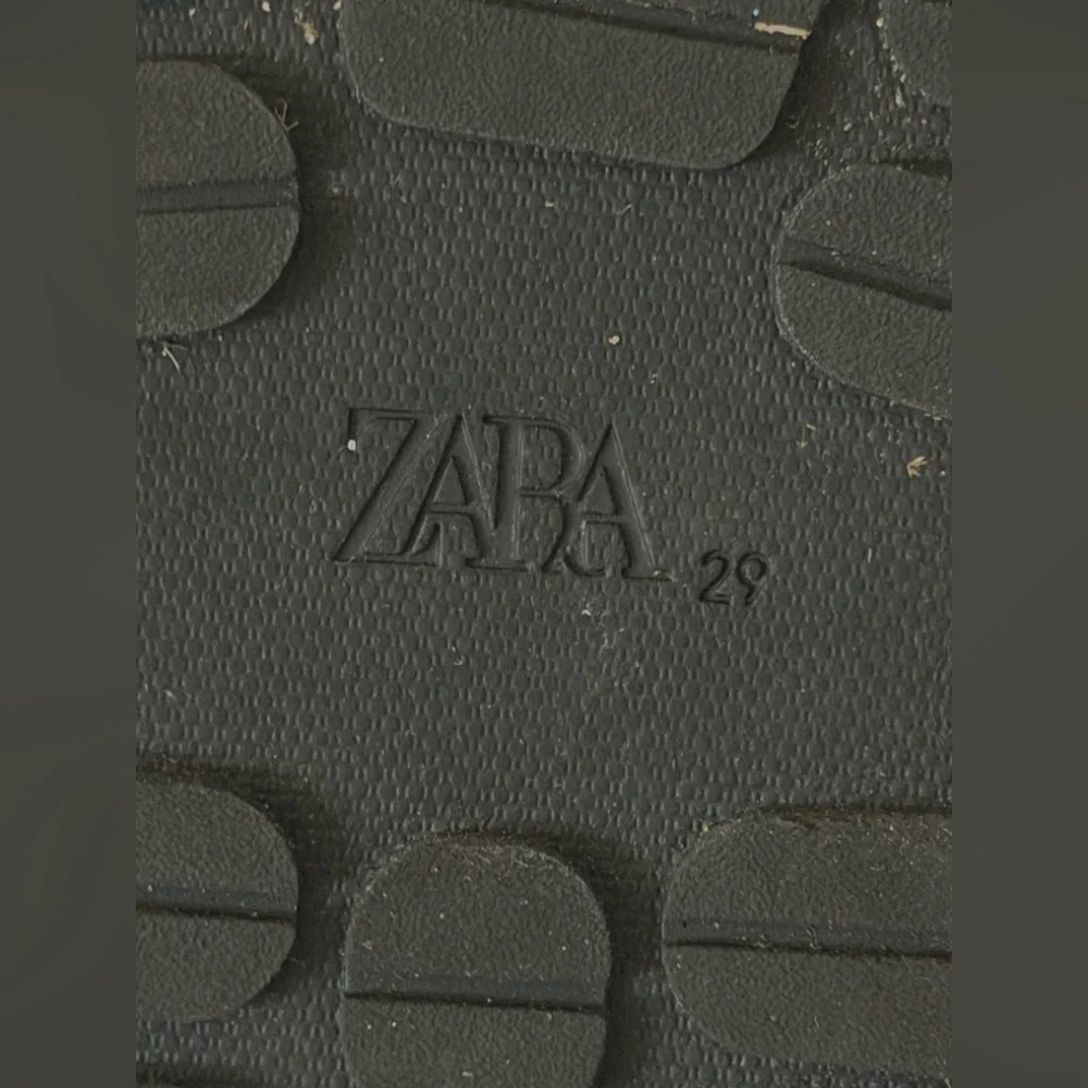 Zara Toddler Zara quilted boots size 29  5US in black gentle used
